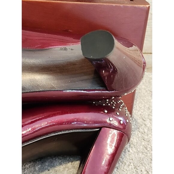Stuart Weiztman Cranberry Red Patent Leather Studded Toe Heels Pumps Size 9 M - Picture 12 of 14